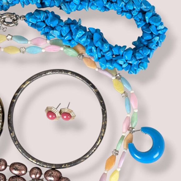 PERRY - Vintage To Now Jewelry Lot - 016 - Picture 3 of 5